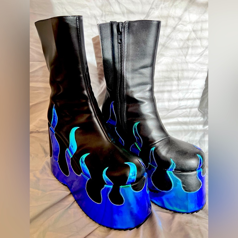 Dollskill blue flame